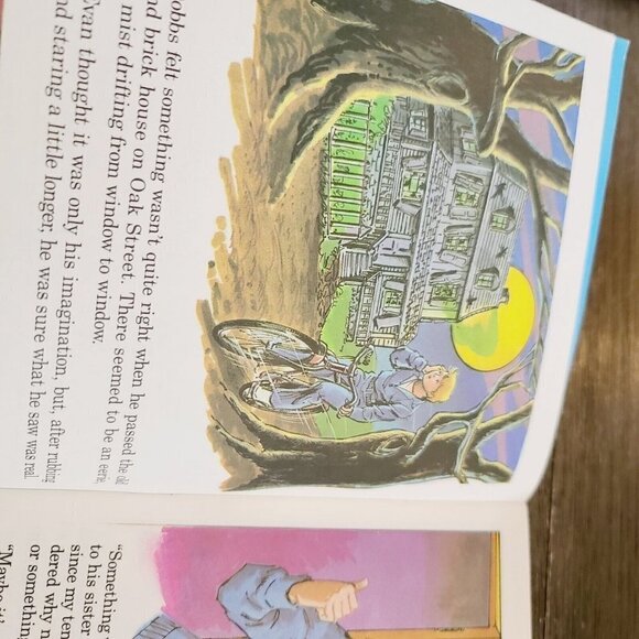 Vintage Ghostbusters Meet the Laser Ghost Copyright 1985 Paperback Book  - Picture 5 of 10